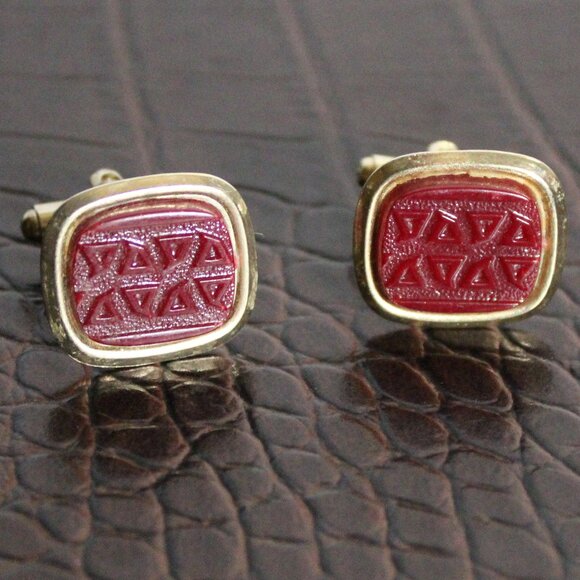 Vintage Cuff Links Gold Tone Metal with Dark Red Triangle Abstract Design - Picture 1 of 4